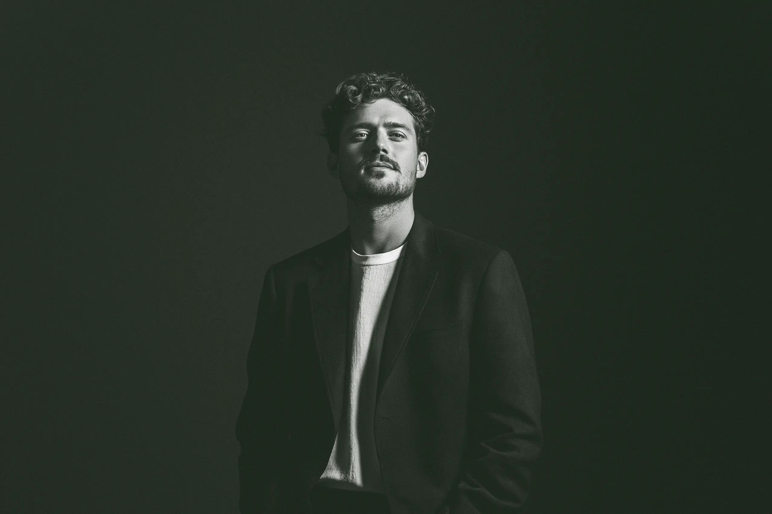 Cannes Image by notthoff La Biosthétique Friseur SW Mann Chic modeische Frisur mit dauerwelle 1 16 03 25 green